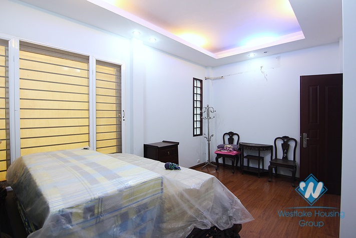 Reasonable price house for rent in Nhat Chieu st, Tay Ho