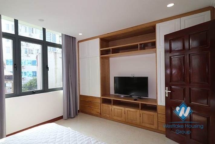 A bright 2 bedroom apartment with a captivating view for rent in Truc Bach Island