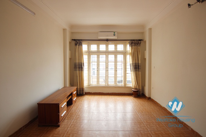 Cheap house with three bedrooms for rent in Au Co, Tay Ho, Ha Noi