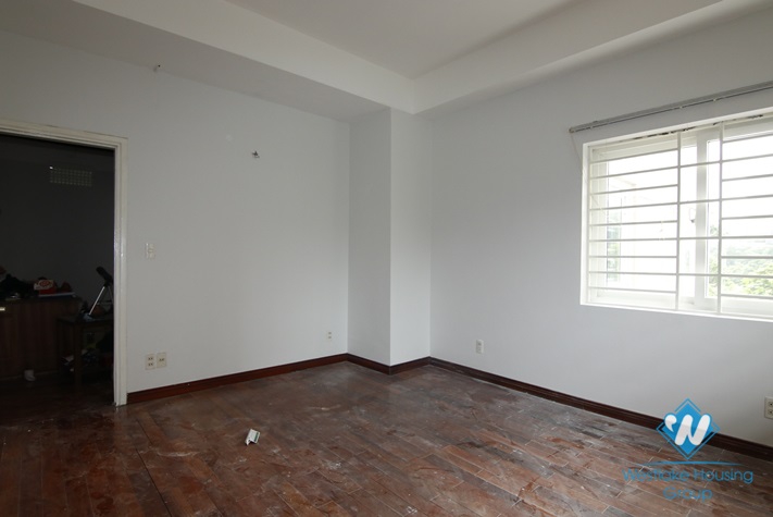 Big size apartment for rent in Vu Pham Ham st, Cau Giay District 