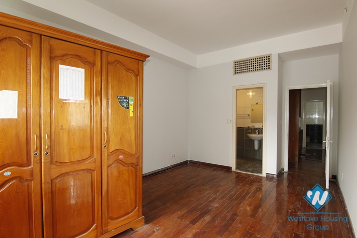 Big size apartment for rent in Vu Pham Ham st, Cau Giay District 