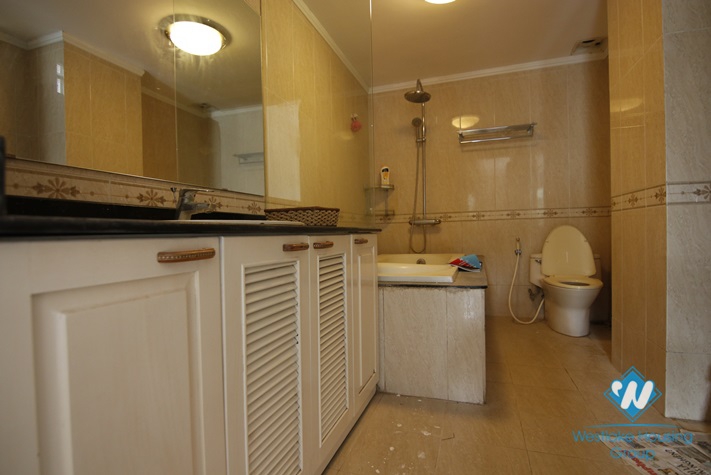 Big size apartment for rent in Vu Pham Ham st, Cau Giay District 