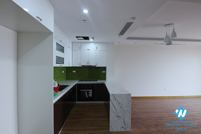Bright and spacious 3 bedrooms apt for rent in D'. Le Roi Soleil, central Westlake, Hanoi
