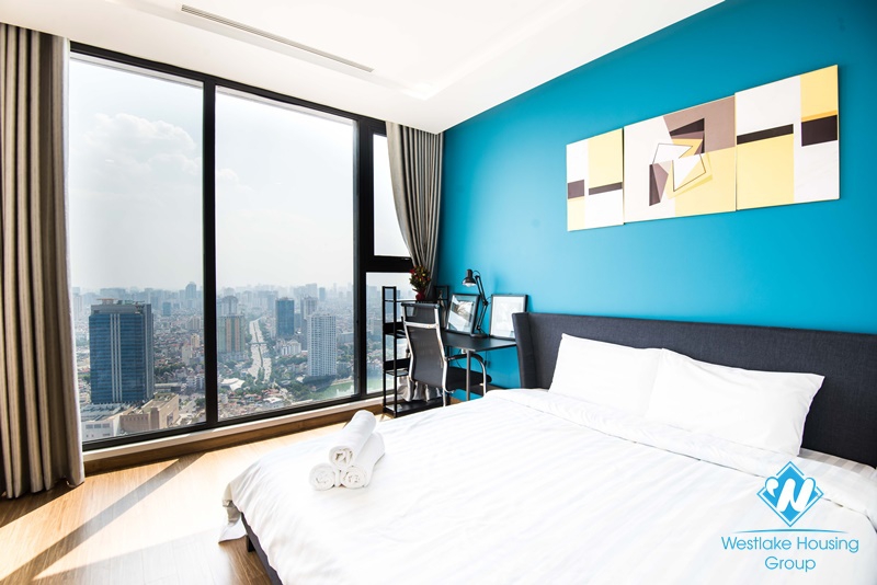 Highfloor open plan living room 2 bedrooms apt for rent in Vinhomes METROPOLIS