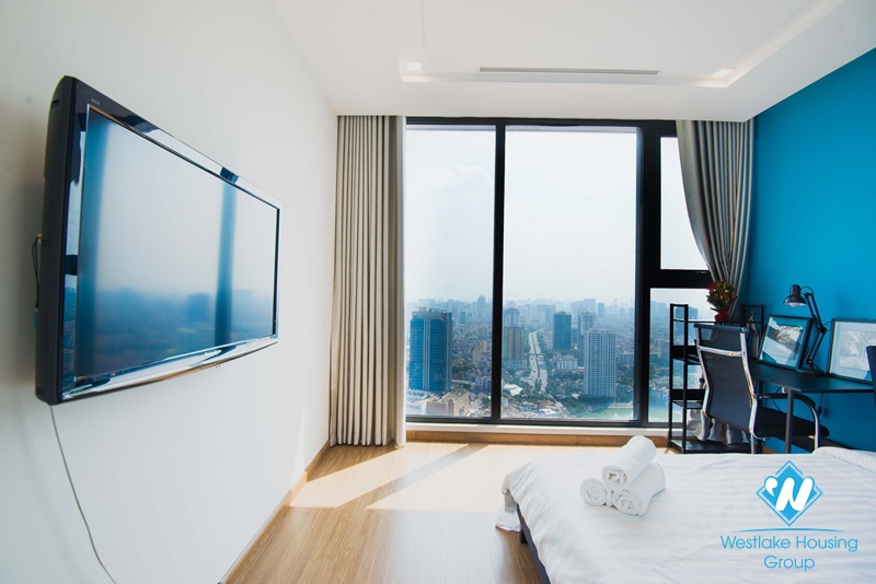 Highfloor open plan living room 2 bedrooms apt for rent in Vinhomes METROPOLIS