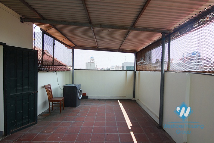 A 6 bedroom house with big yard for rent in Au co, Tay ho