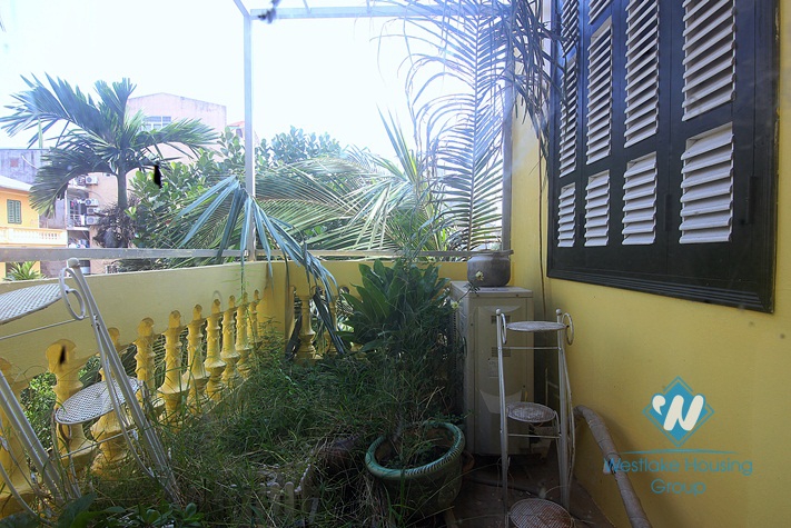 A 6 bedroom house with big yard for rent in Au co, Tay ho