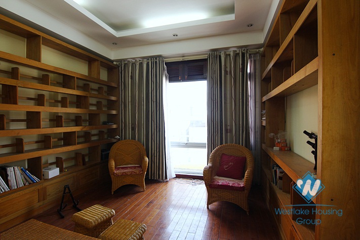 A 6 bedroom house with big yard for rent in Au co, Tay ho