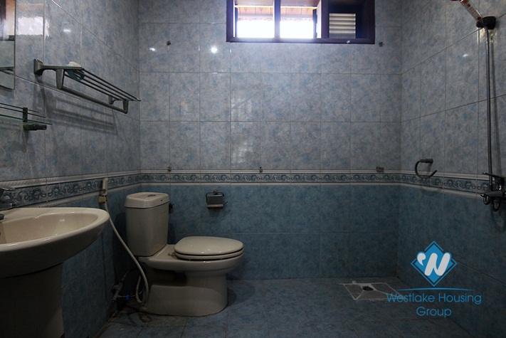 A 6 bedroom house with big yard for rent in Au co, Tay ho