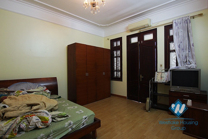 A 6 bedroom house with big yard for rent in Au co, Tay ho