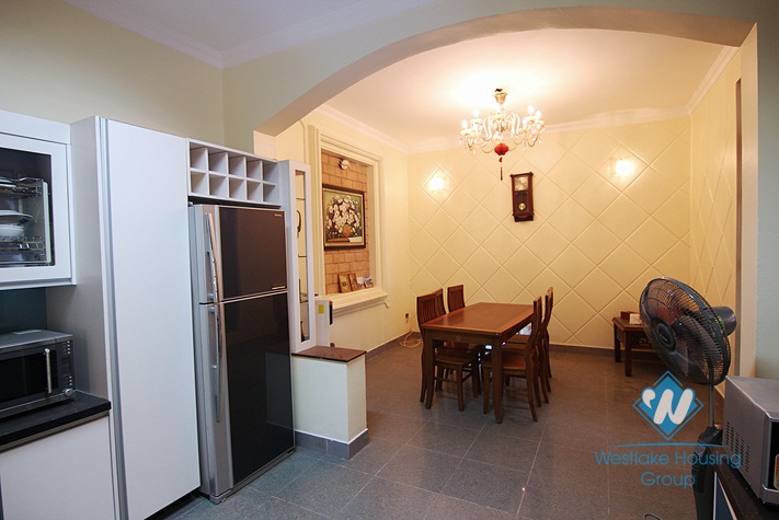 A 6 bedroom house with big yard for rent in Au co, Tay ho