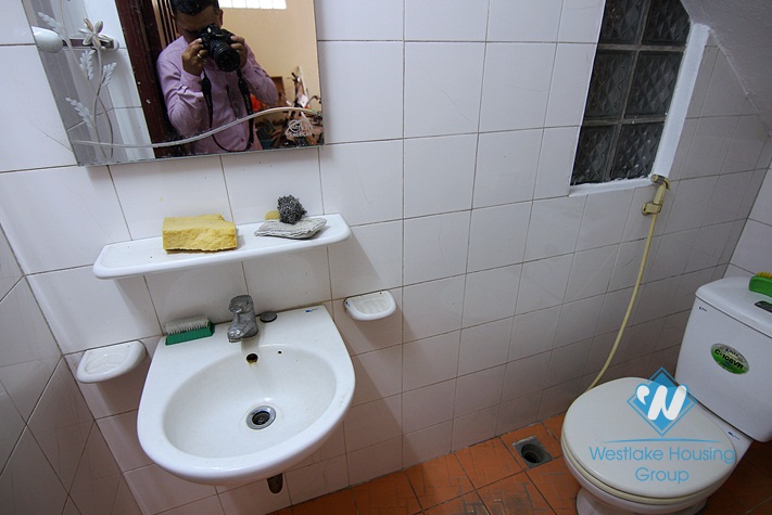 A 6 bedroom house with big yard for rent in Au co, Tay ho