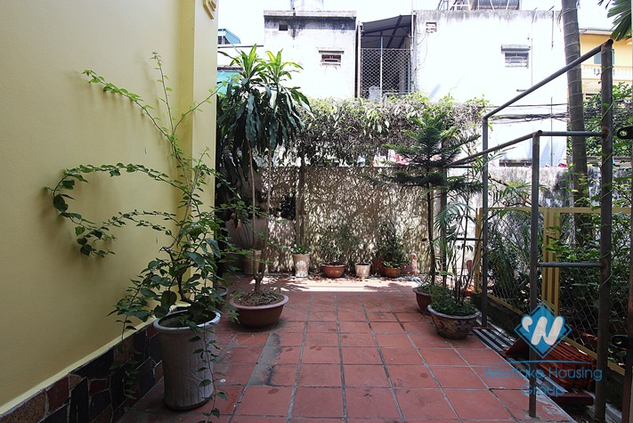 A 6 bedroom house with big yard for rent in Au co, Tay ho