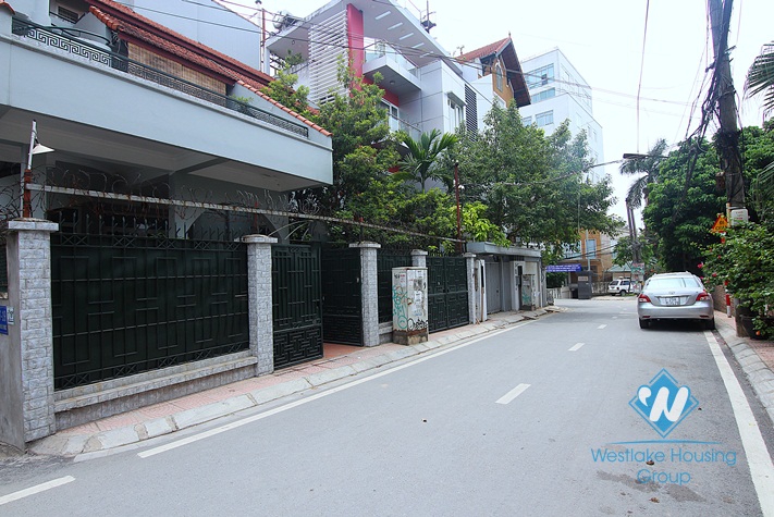 A big house for rent with 4 bedroom in Au co, Tay ho