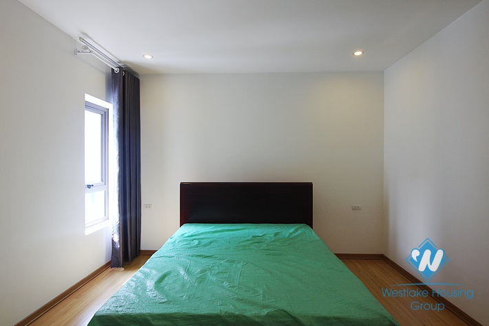 Lake view 3 bedrooms apartment for rent in Au Co street, Tay Ho, Ha Noi