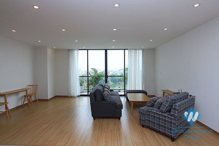 Lake view 3 bedrooms apartment for rent in Au Co street, Tay Ho, Ha Noi