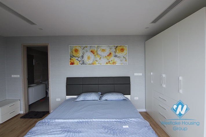 Luxury 3 bedrooms apartment for rent in B building D' Le Roi Soleil, Xuan Dieu, Ha Noi