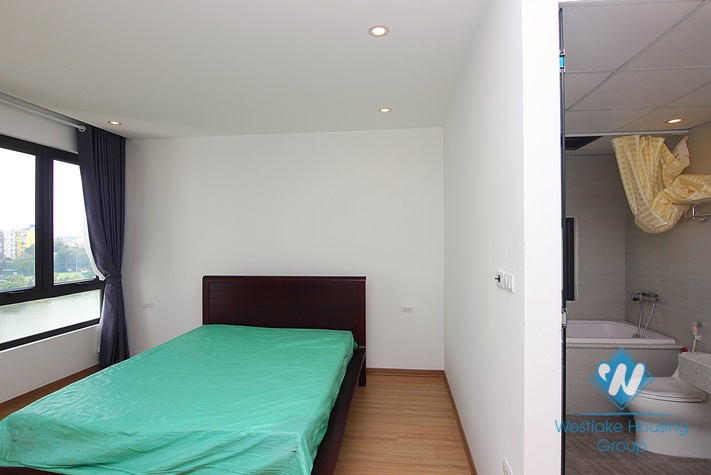 Lake view 3 bedrooms apartment for rent in Au Co street, Tay Ho, Ha Noi
