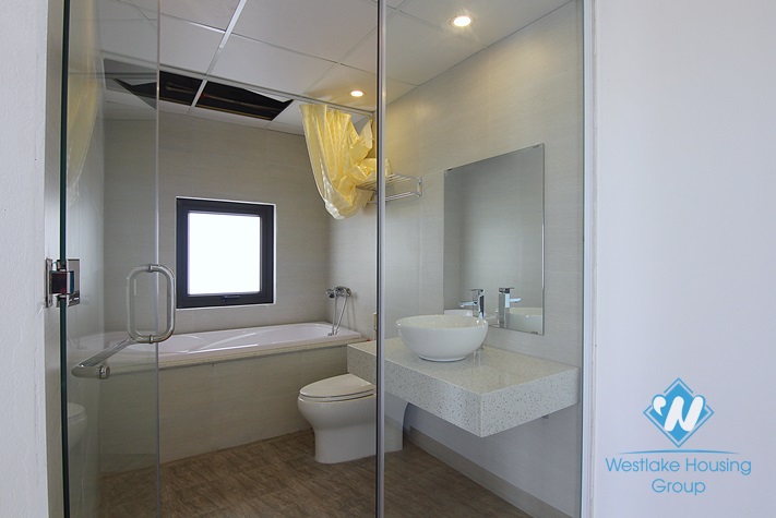 Lake view 3 bedrooms apartment for rent in Au Co street, Tay Ho, Ha Noi