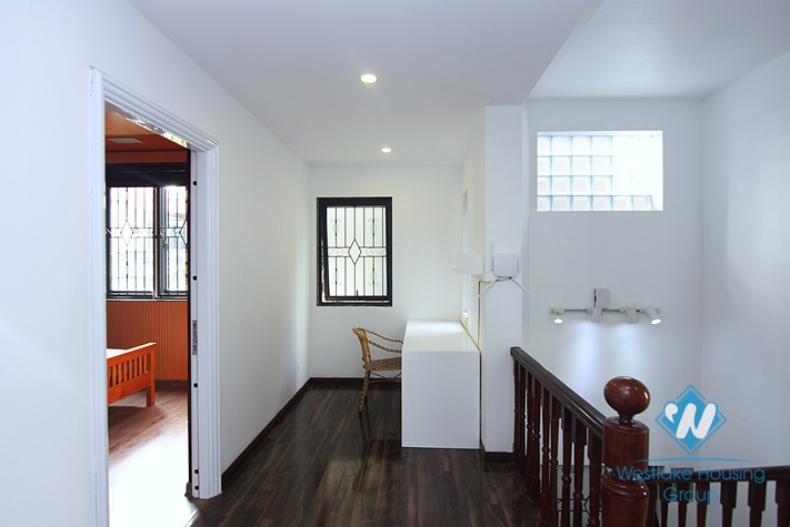 A 4 bedroom apartment with lake view in Tay Ho, Ha Noi