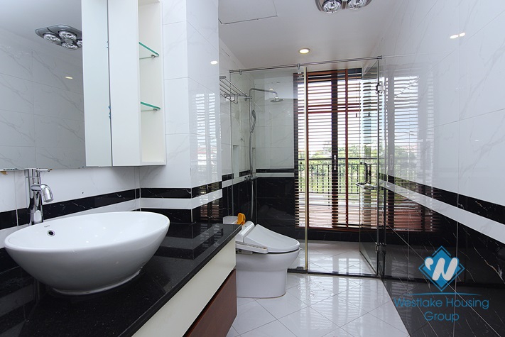A 4 bedroom apartment with lake view in Tay Ho, Ha Noi