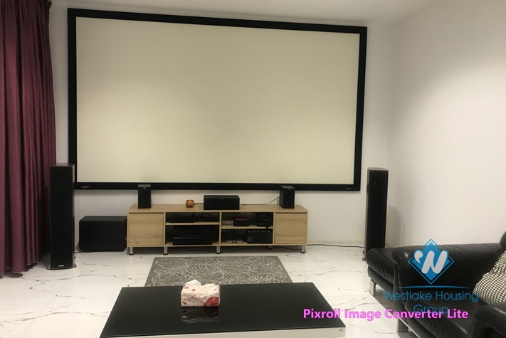 Gorgeous 4 bedroom villa for rent in Vinhomes Riverside Long Bien