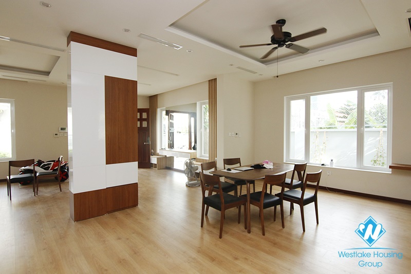 Long Bien villa with large garden. Next to French school. Easy access by car