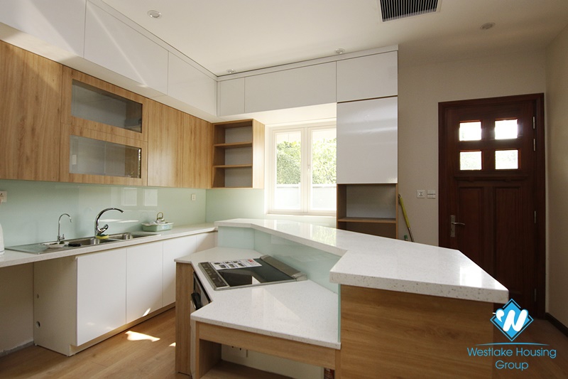 Long Bien villa with large garden. Next to French school. Easy access by car