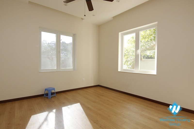 Long Bien villa with large garden. Next to French school. Easy access by car