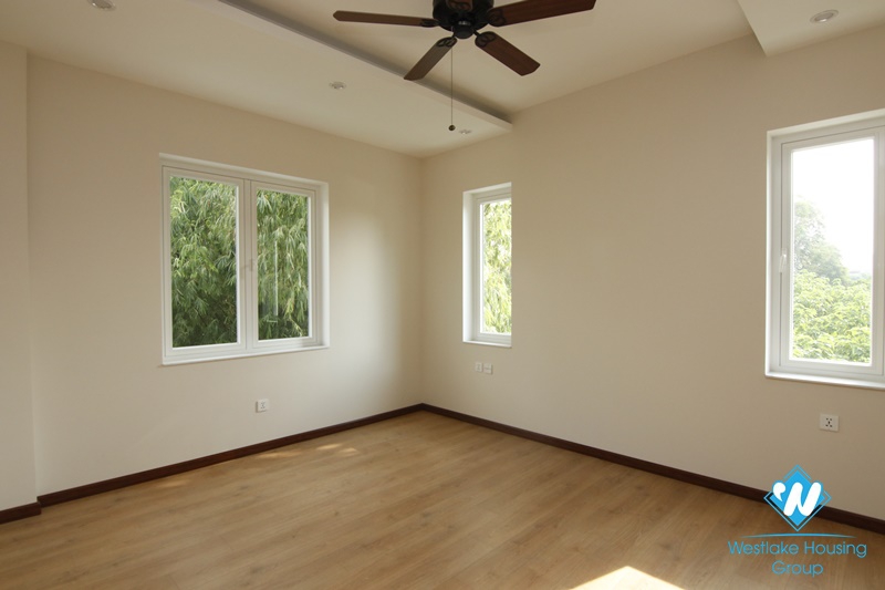Long Bien villa with large garden. Next to French school. Easy access by car