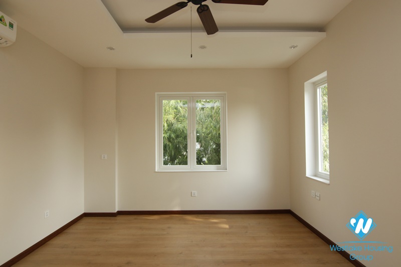 Long Bien villa with large garden. Next to French school. Easy access by car