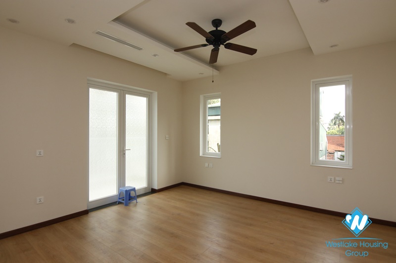 Long Bien villa with large garden. Next to French school. Easy access by car