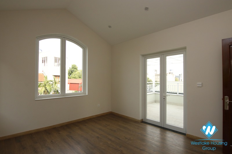 Long Bien villa with large garden. Next to French school. Easy access by car