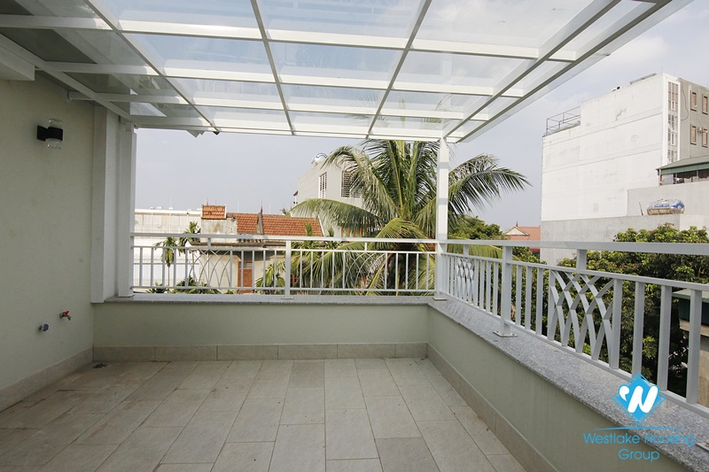 Long Bien villa with large garden. Next to French school. Easy access by car