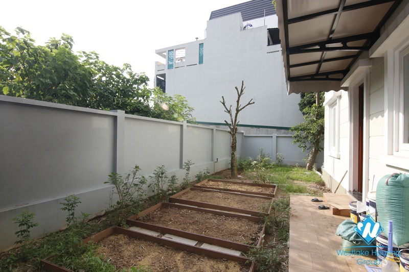 Long Bien villa with large garden. Next to French school. Easy access by car