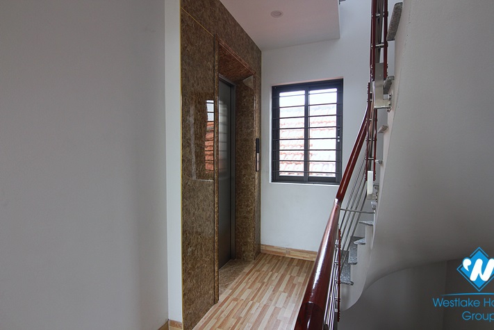 A brand-new 5-floor office for rent in the main road Au Co st, Tay Ho district