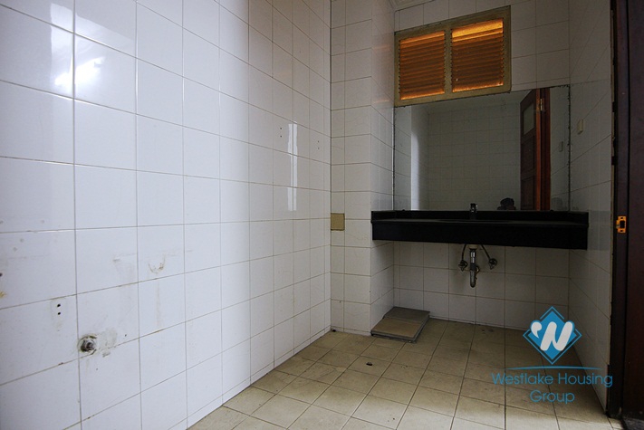 An office for rent on the main road Au co, Tay ho