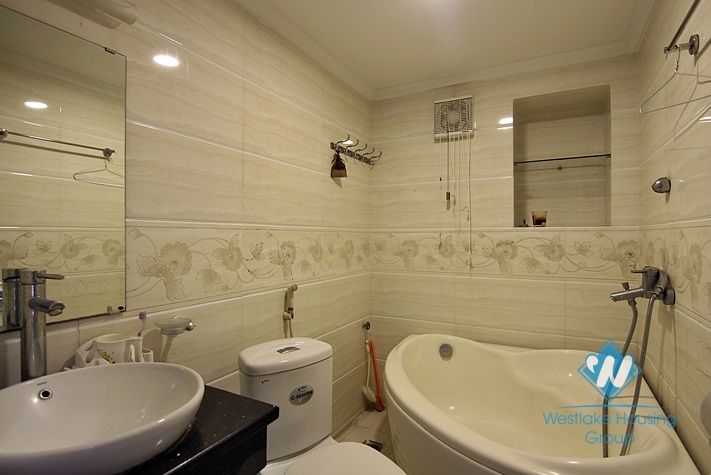 A cheap and spacious 1 bedroom apartment for rent in Au co, Tay ho
