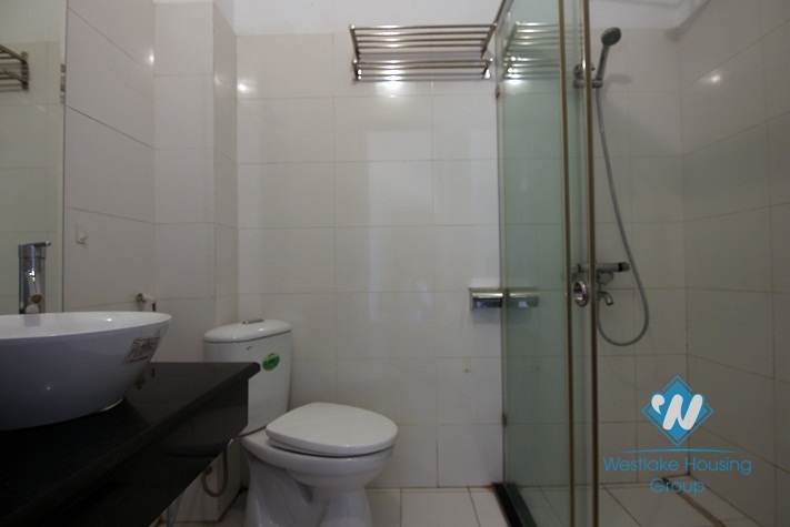 Unfurnished house with big yard for rent in Xuan Dieu, Tay Ho, Ha Noi
