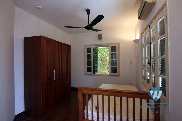 Unfurnished house with big yard for rent in Xuan Dieu, Tay Ho, Ha Noi