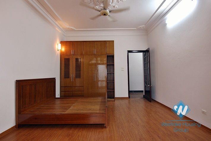 Cosy house with courtyard for rent in Tay Ho, Ha Noi