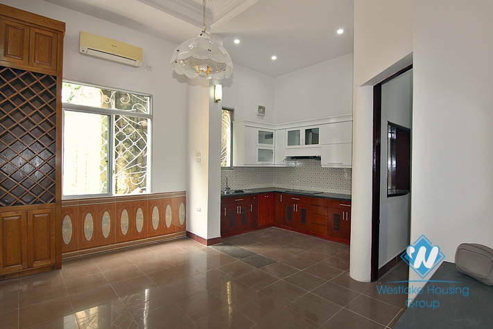 Cosy house with courtyard for rent in Tay Ho, Ha Noi
