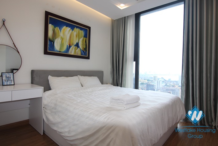 A fully-furnished brand-new two-bedroom apartment in Vinhomes Metropolis Lieu Giai, Ba Dinh 