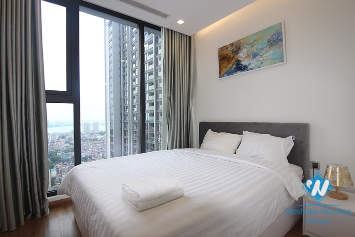 A fully-furnished brand-new two-bedroom apartment in Vinhomes Metropolis Lieu Giai, Ba Dinh 