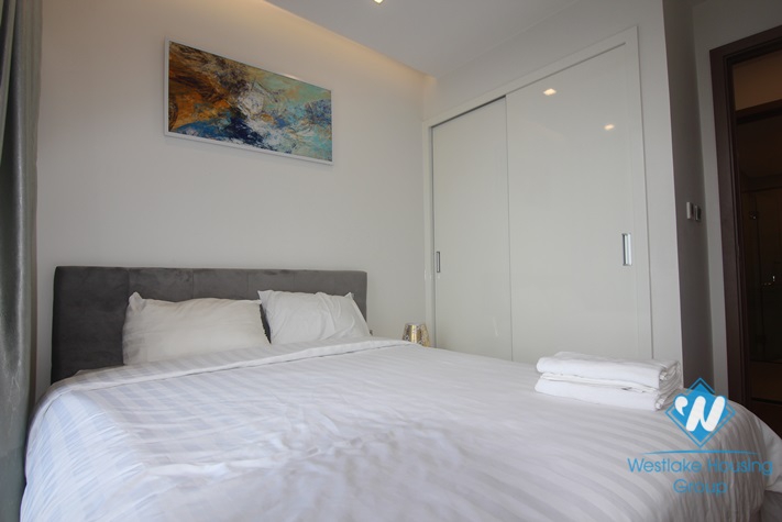 A fully-furnished brand-new two-bedroom apartment in Vinhomes Metropolis Lieu Giai, Ba Dinh 