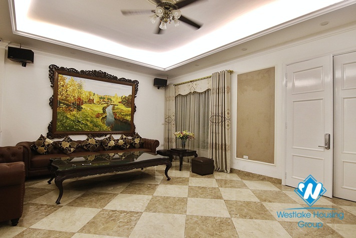 A shiny Vinhome Riverside villa in Long Bien for rent