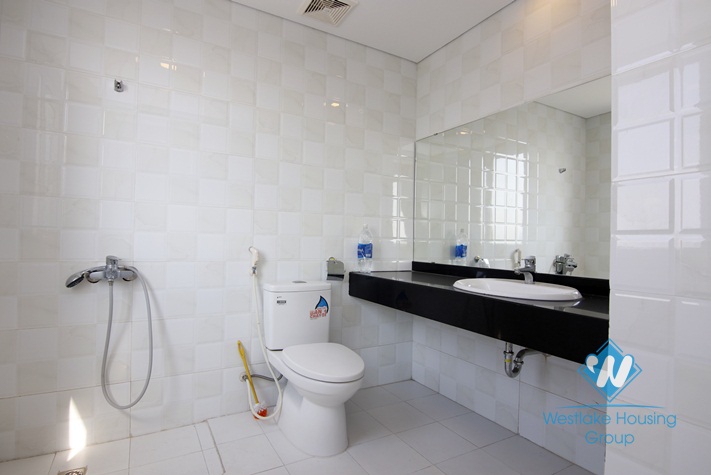 A brand new 4 bedroom apartment for rent in Ngoai Giao Doan, Tay Ho