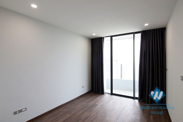 A brand new 3 bedroom apartment for rent in Ngoai Giao Doan, Tay ho