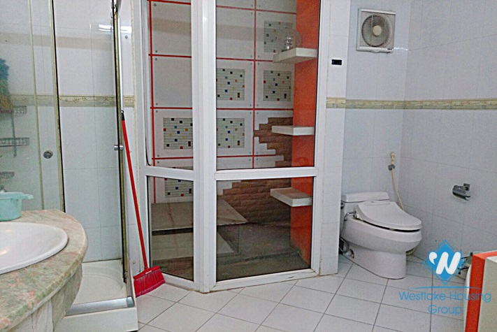 An affordable three-bedroom house near Hoang Hoa Tham Ba Dinh Hanoi