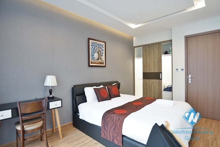 Morden 1 bedroom apartment for rent in Vinhome Metropolis, Lieu Giai, Ba Dinh